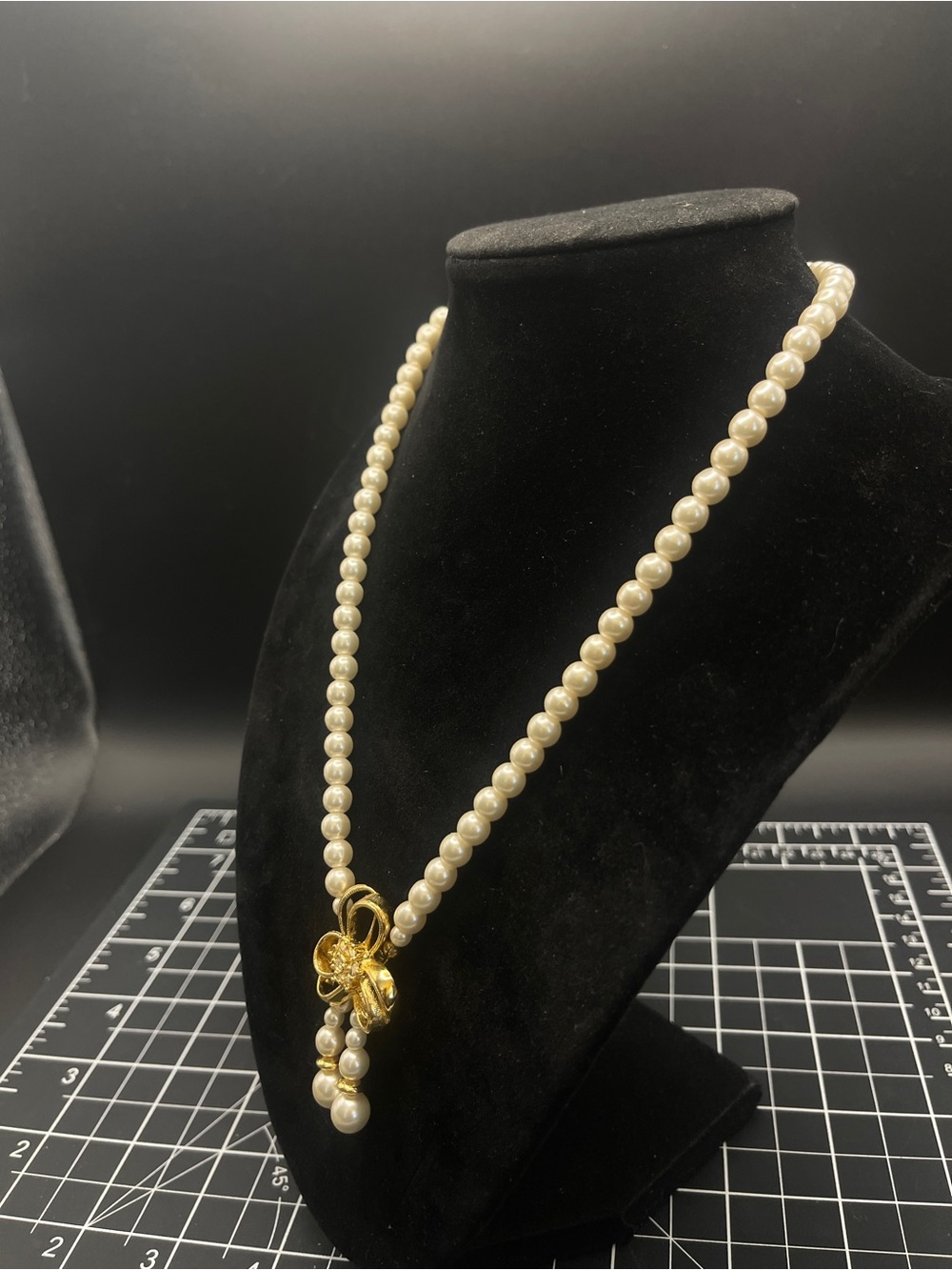 Vintage Avon 18” Faux Pearl Bow Necklace Gold Tone Rhinestone Tassel - Picture 2 of 11